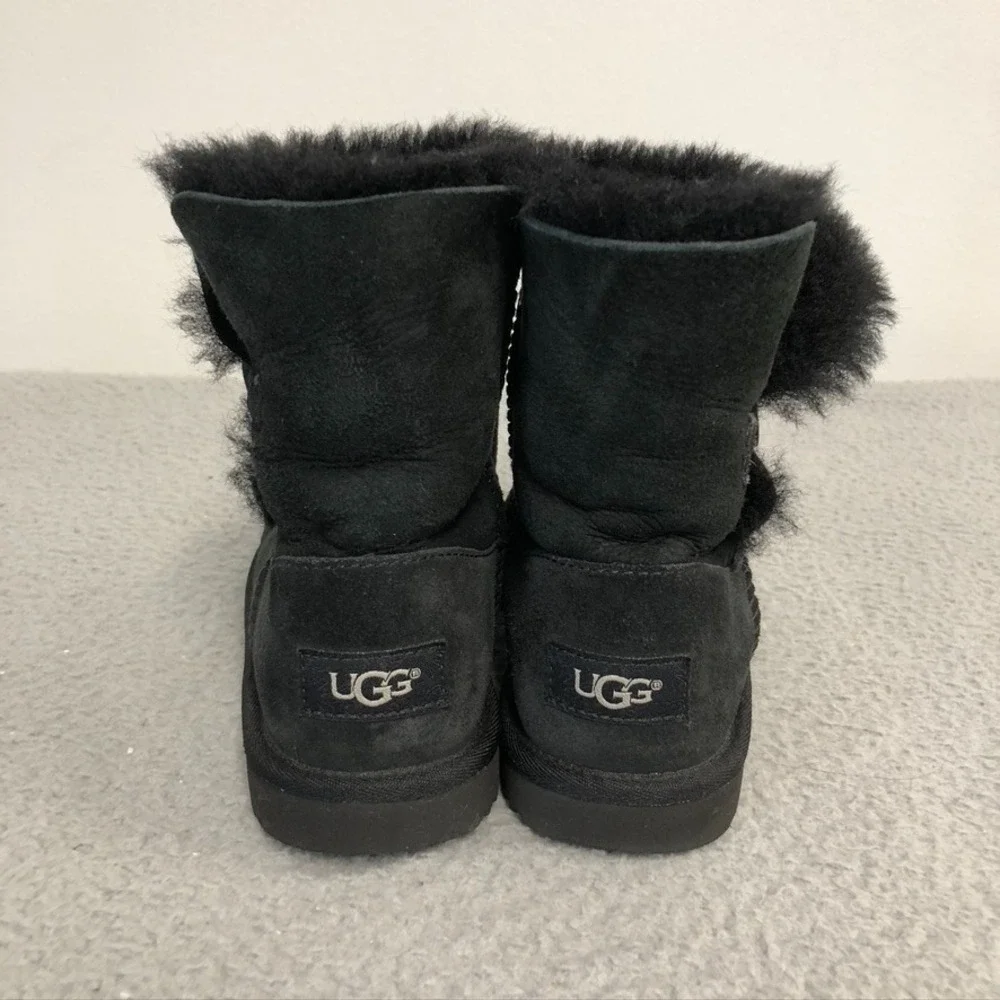 Ugg Bailey Button‎ II Boots Girls 2 Black Suede Shearling Lined Pull On Winter